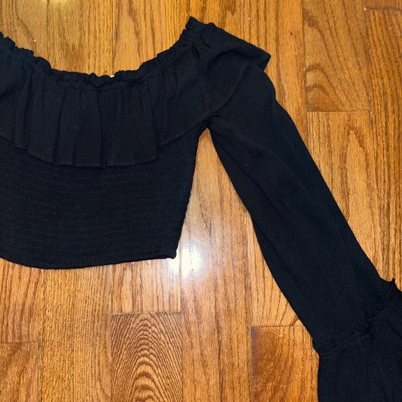 Ruffly off the shoulder long sleeve crop top - Picture 2 of 2